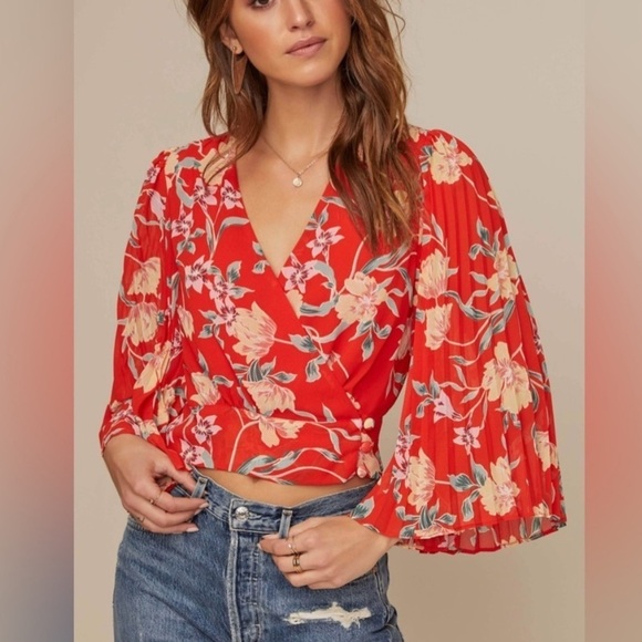 ASTR the label Pleated Sleeve Floral Wrap Top Kimono Sleeve in Red Size XS - Picture 1 of 16